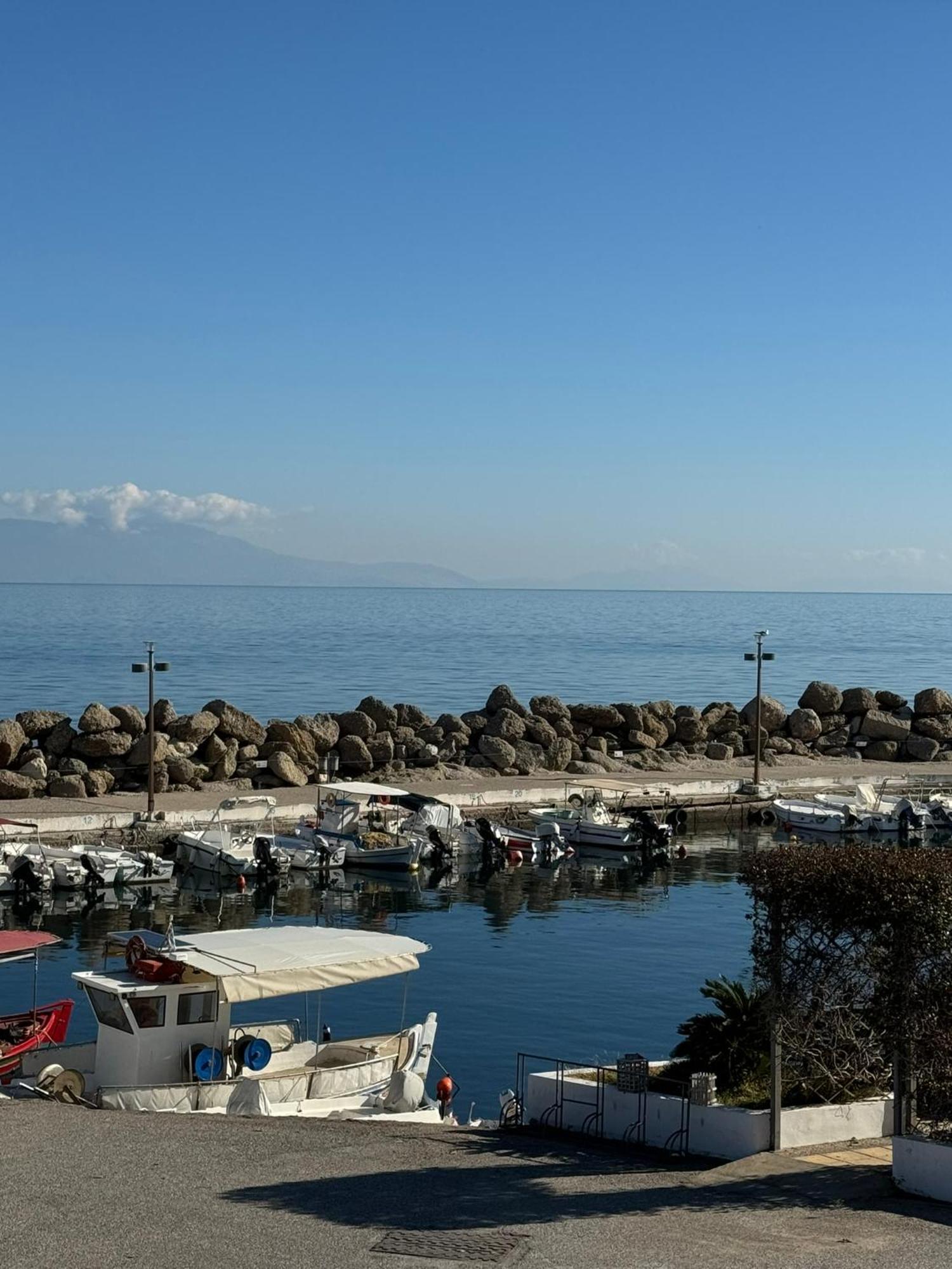Artemis Apartments Diakopto Bagian luar foto